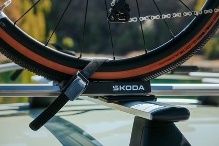 Octavia Estate Cycle Pack - Roof Rack & Pair of Cycle Carriers